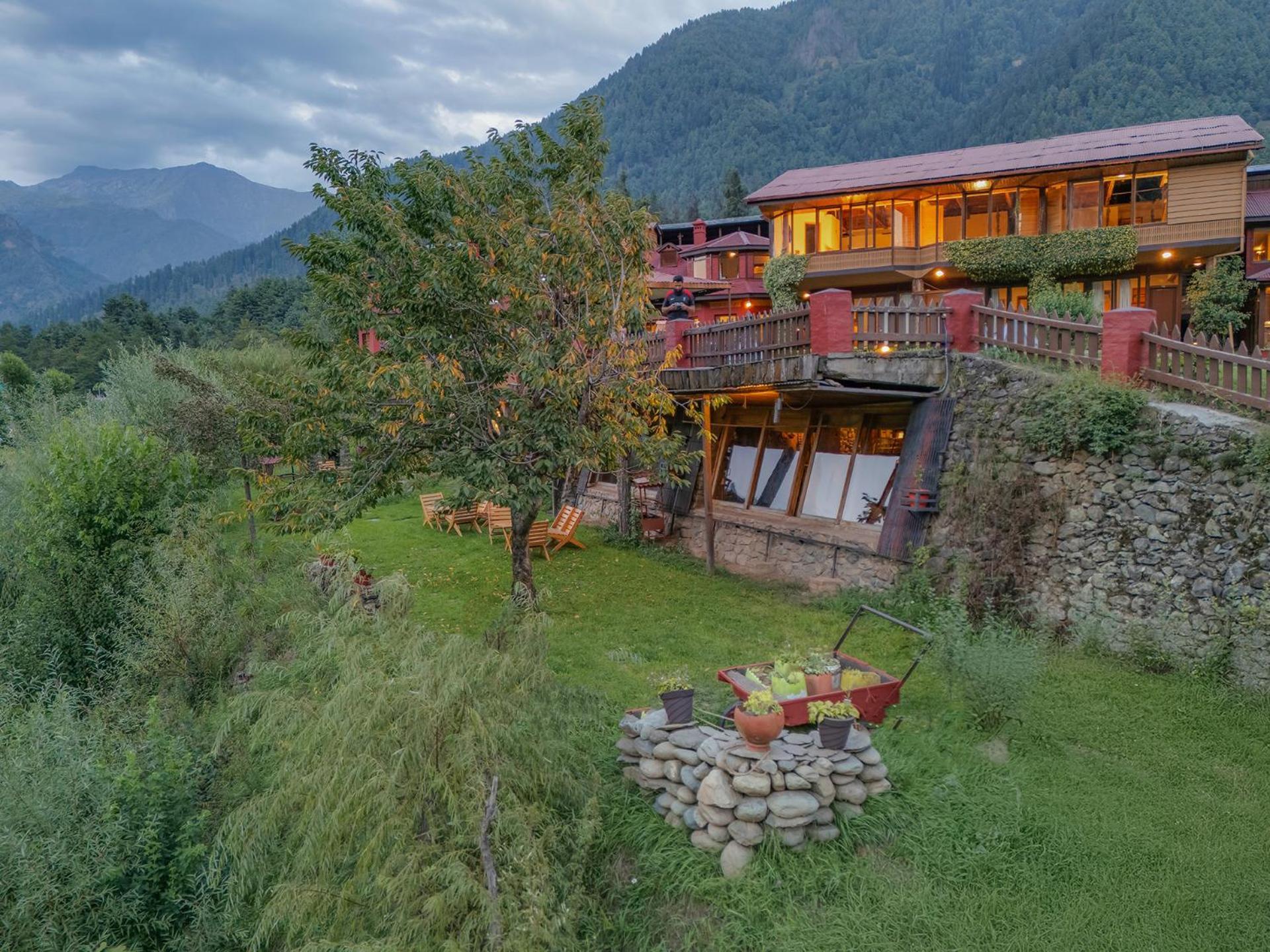 på 100 m² i Pahalgam, med 1 sovrum och 1 badrum  Exteriör bild