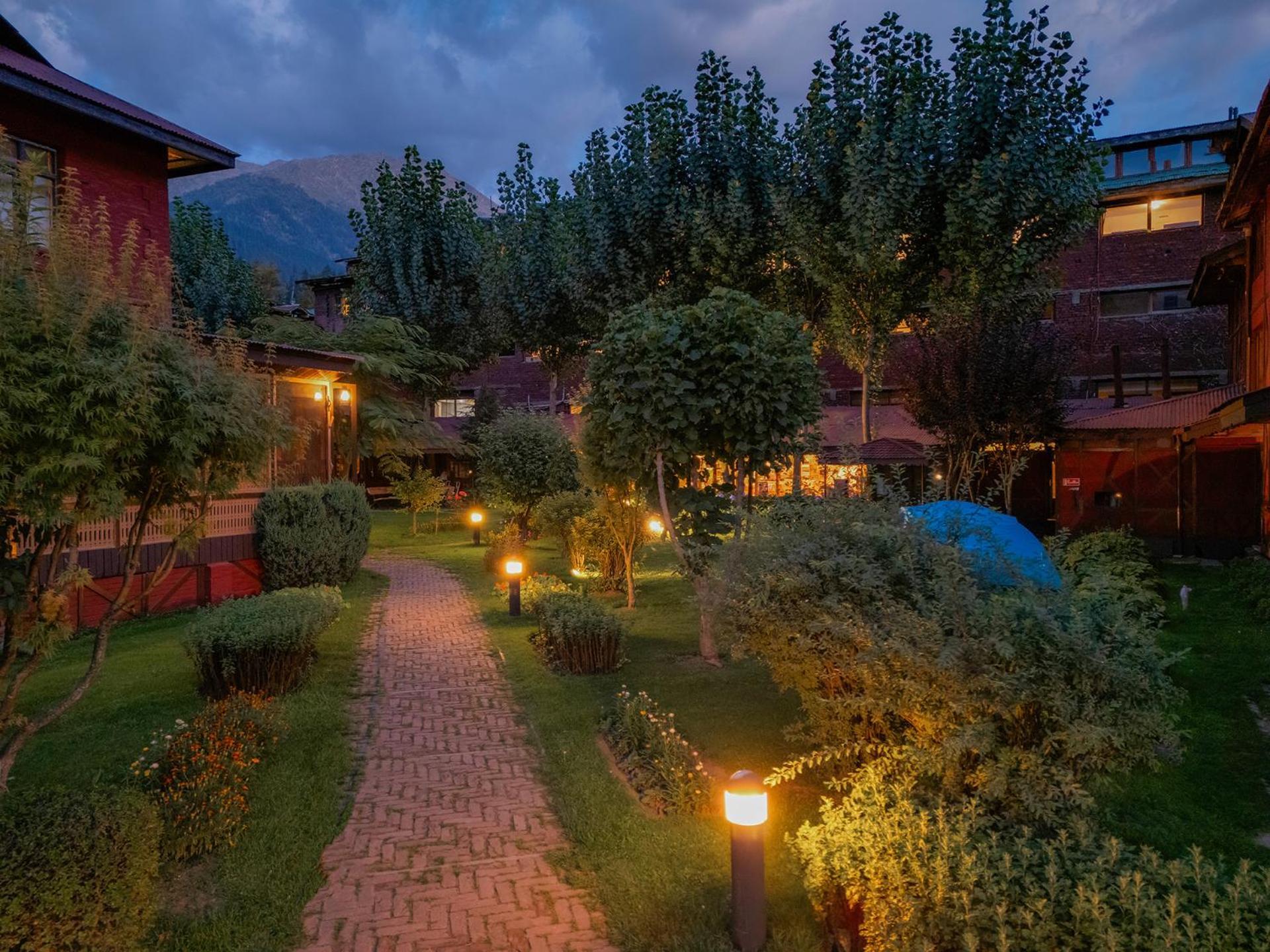på 100 m² i Pahalgam, med 1 sovrum och 1 badrum  Exteriör bild