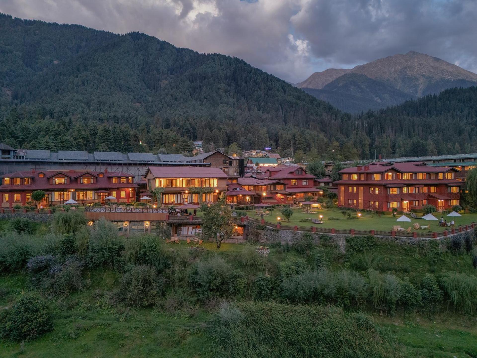 på 100 m² i Pahalgam, med 1 sovrum och 1 badrum  Exteriör bild