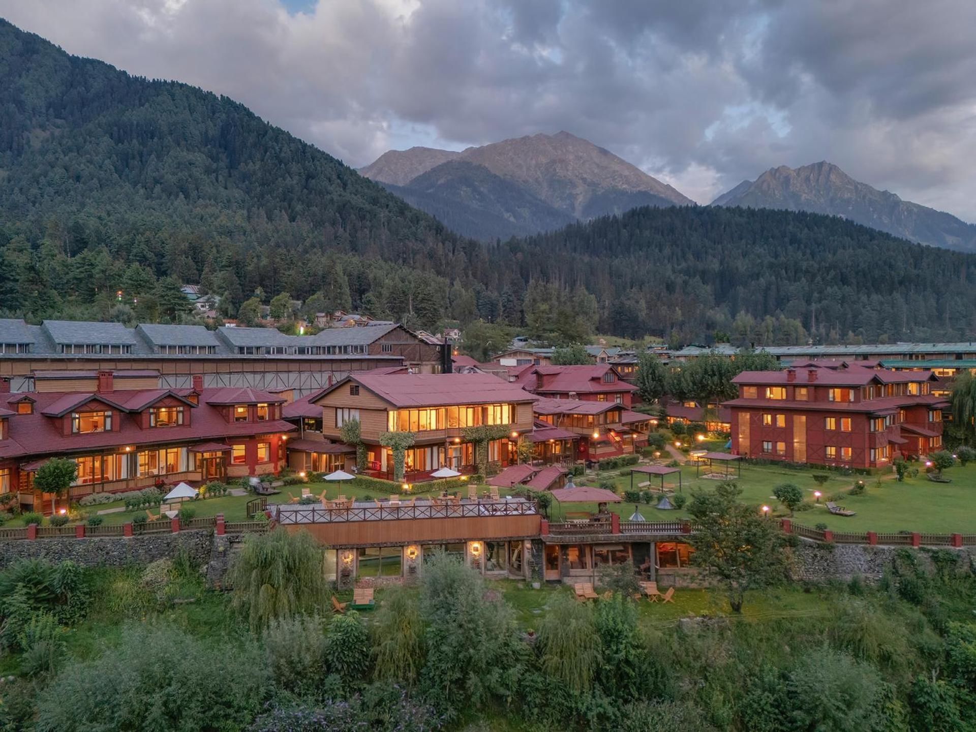 på 100 m² i Pahalgam, med 1 sovrum och 1 badrum  Exteriör bild